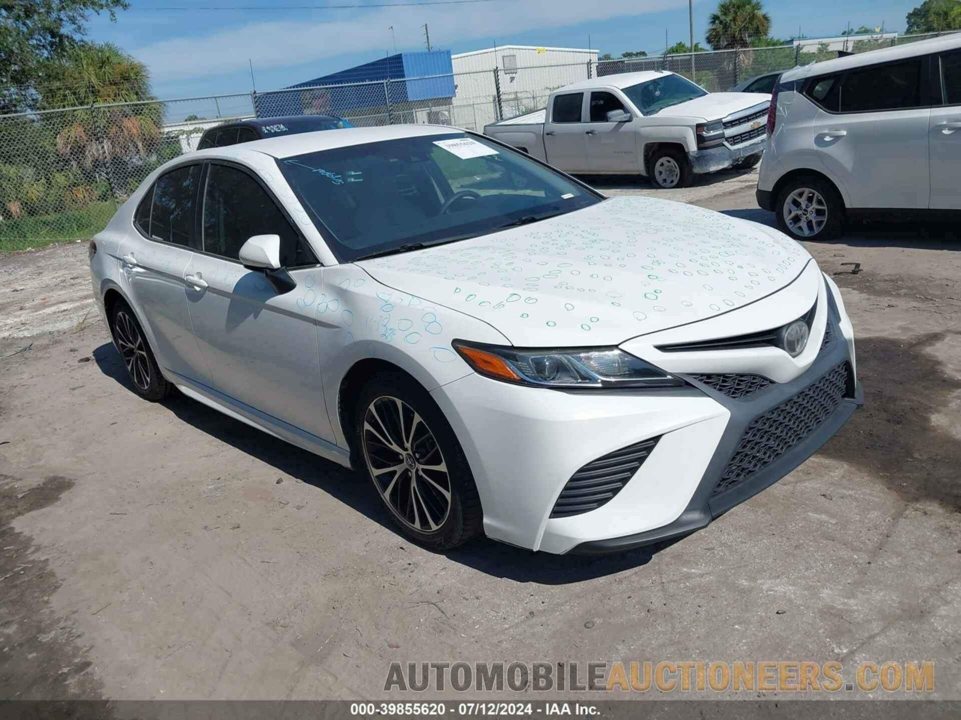 4T1B11HK2JU030933 TOYOTA CAMRY 2018