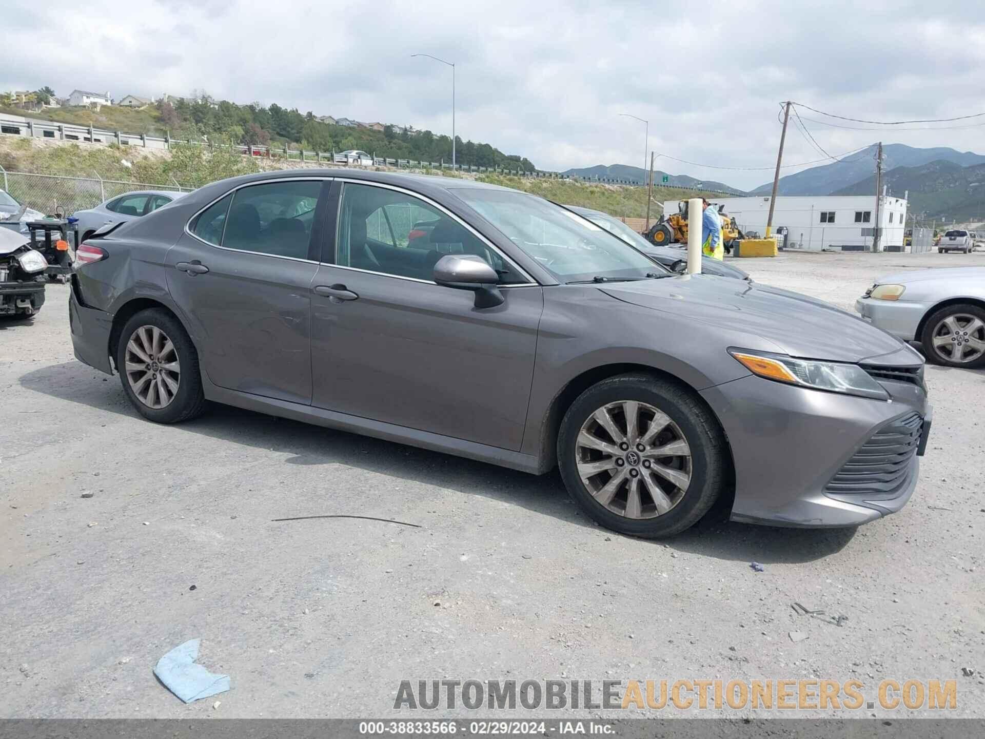 4T1B11HK2JU032942 TOYOTA CAMRY 2018