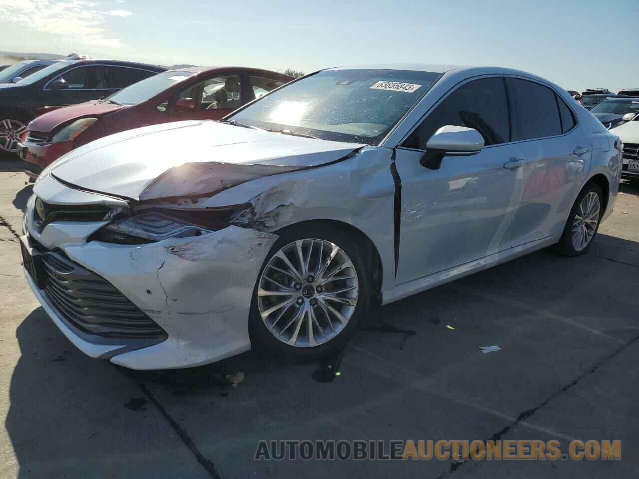 4T1B11HK2JU033881 TOYOTA CAMRY 2018