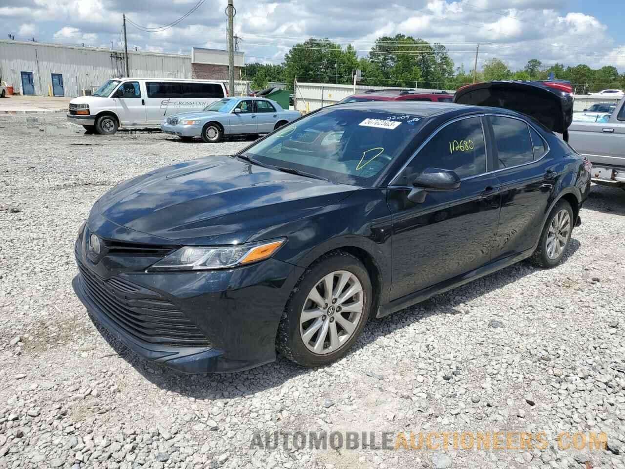 4T1B11HK2JU035923 TOYOTA CAMRY 2018