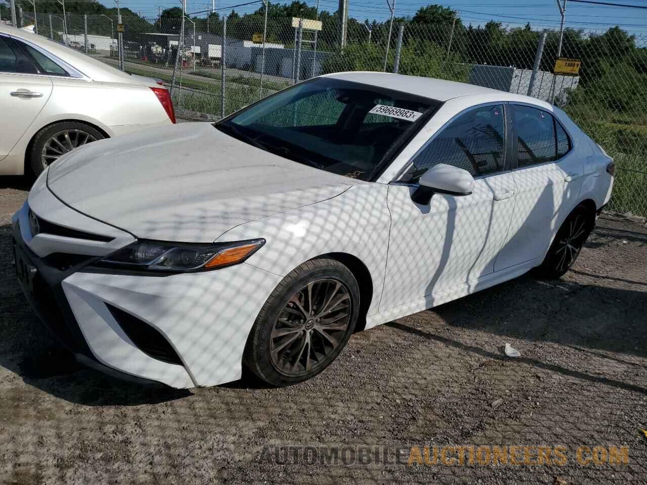 4T1B11HK2JU040247 TOYOTA CAMRY 2018