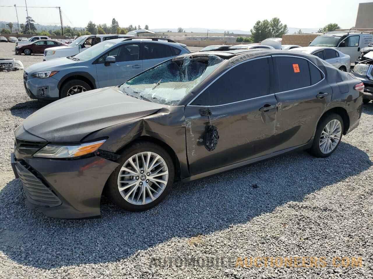 4T1B11HK2JU040717 TOYOTA CAMRY 2018