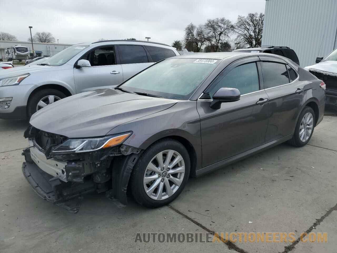 4T1B11HK2JU042354 TOYOTA CAMRY 2018