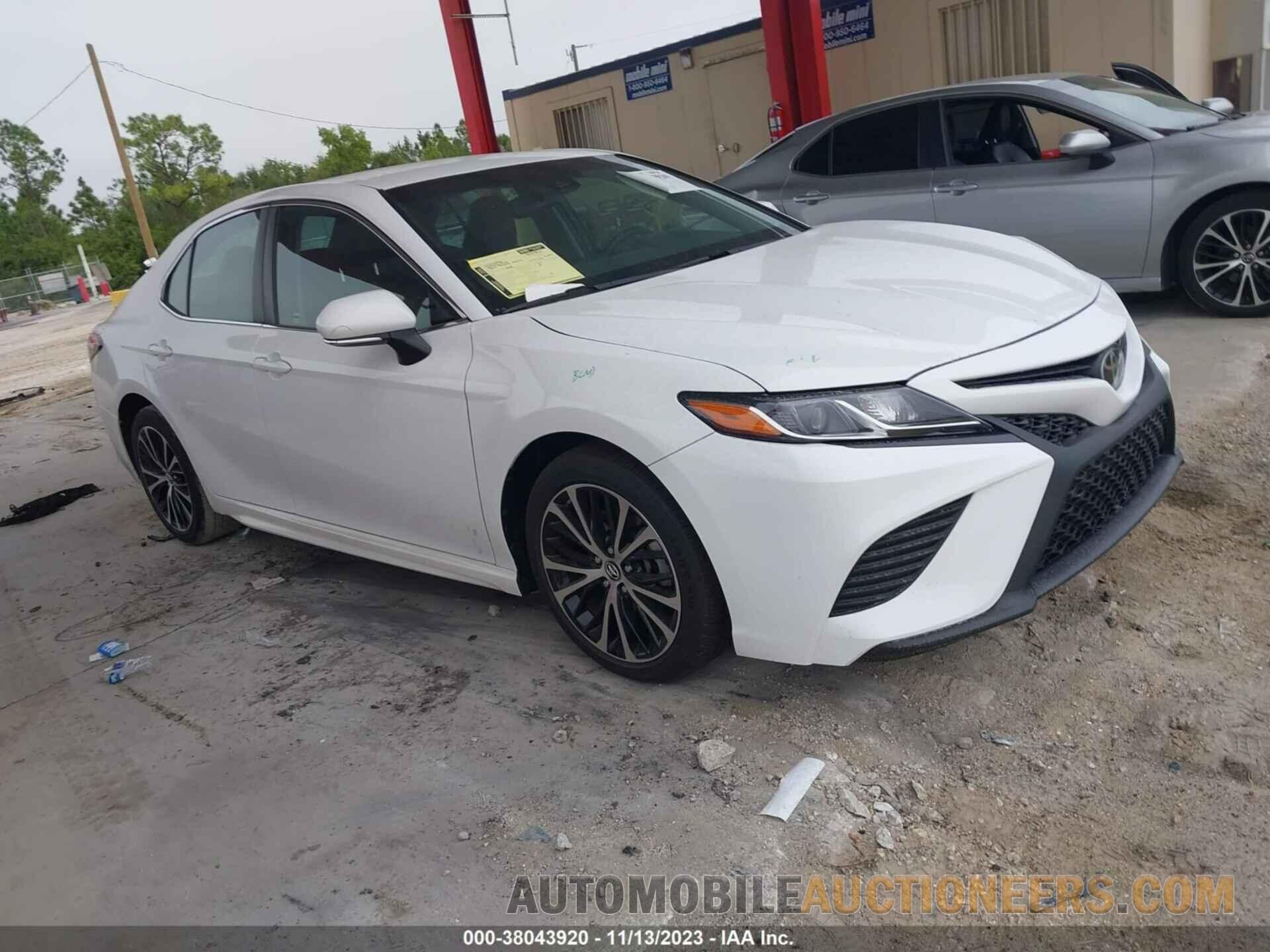 4T1B11HK2JU045075 TOYOTA CAMRY 2018