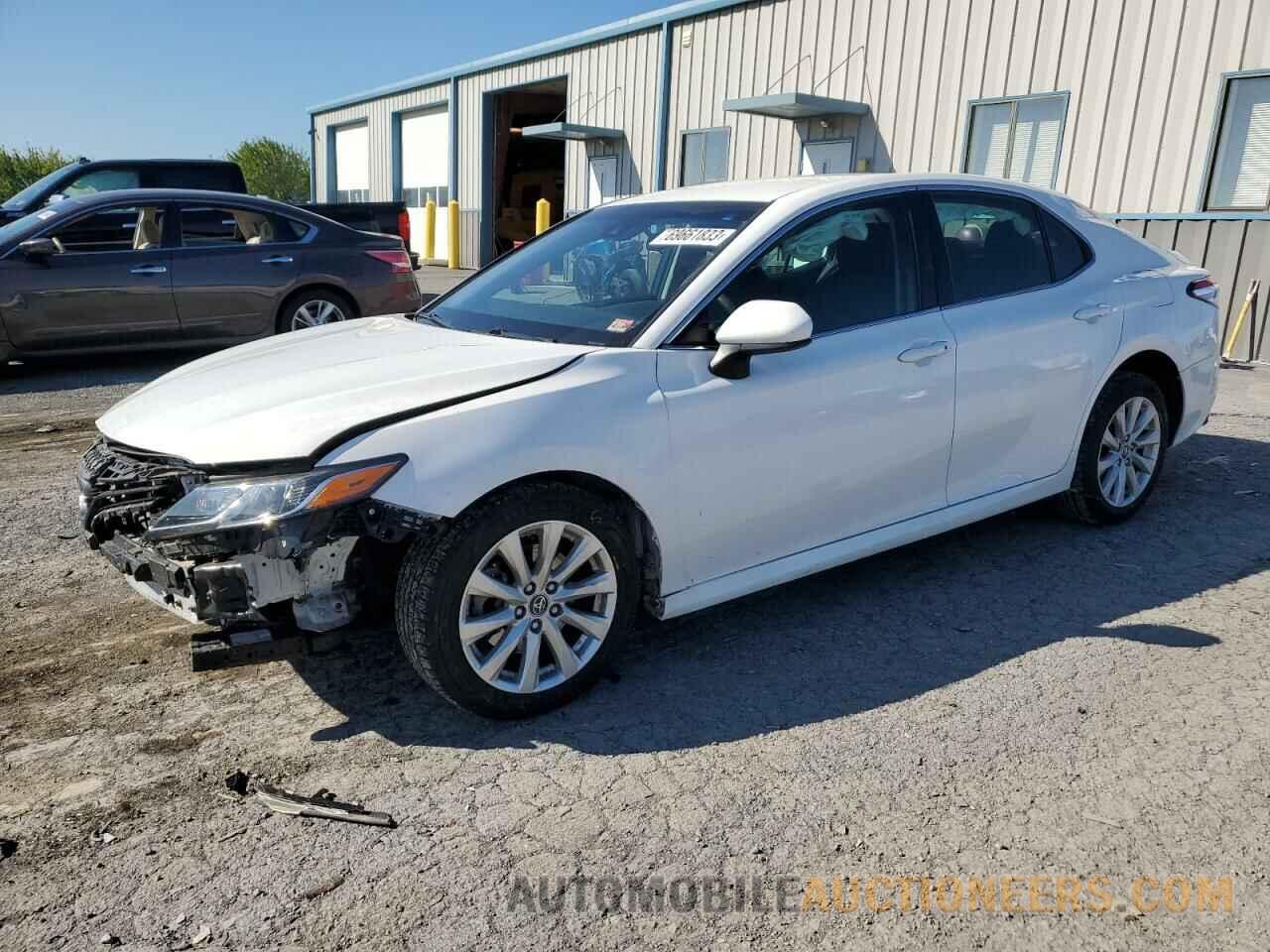 4T1B11HK2JU045416 TOYOTA CAMRY 2018