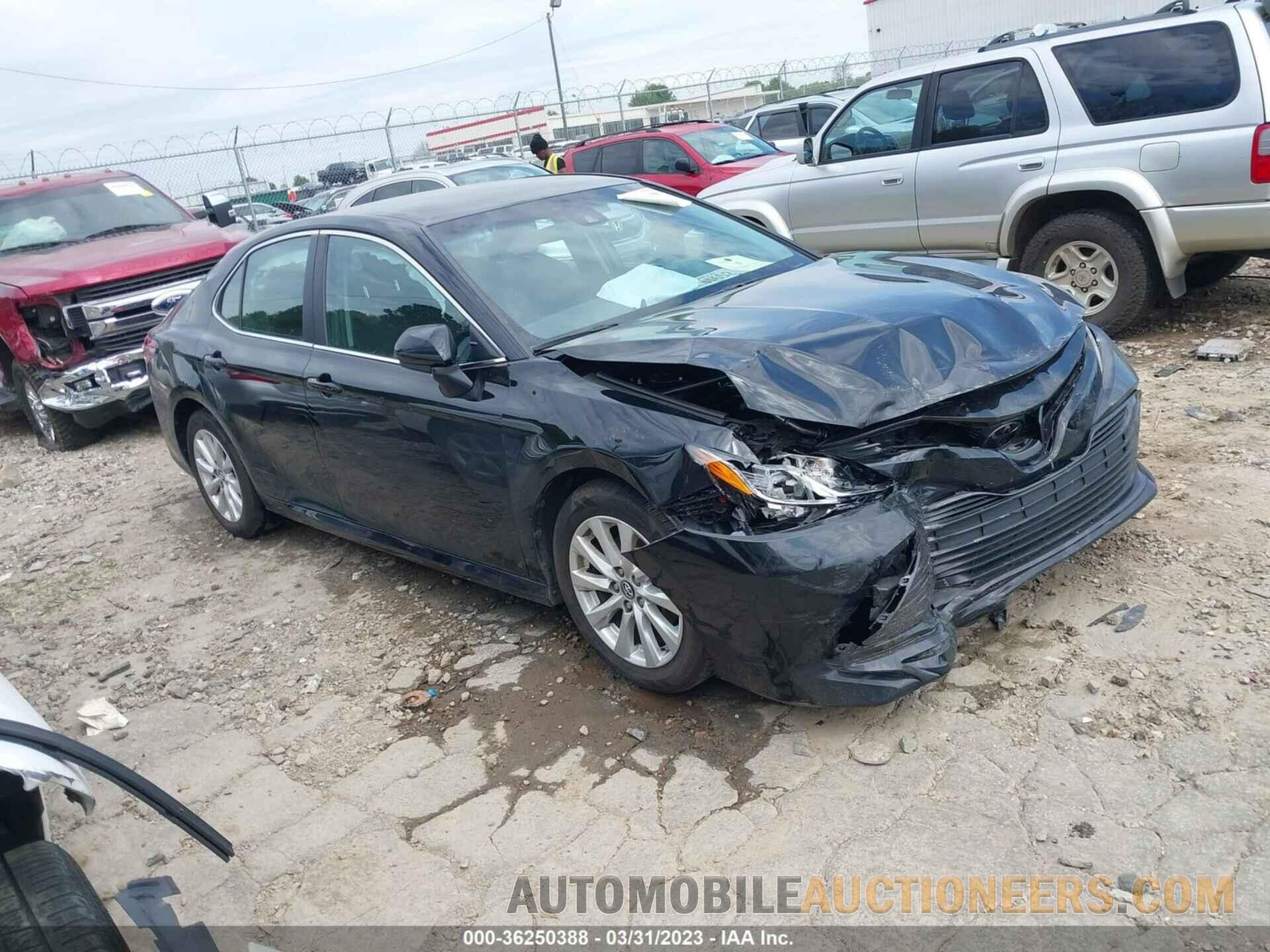 4T1B11HK2JU046131 TOYOTA CAMRY 2018