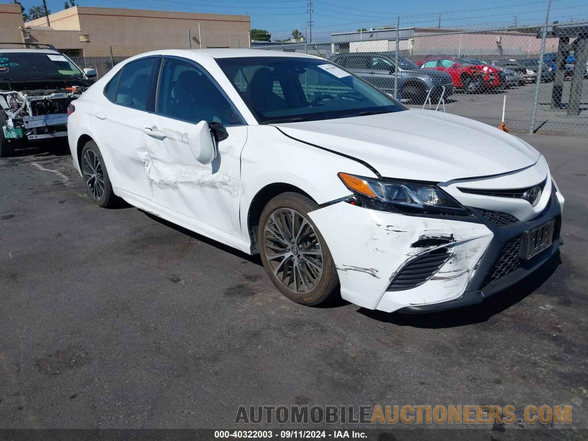 4T1B11HK2JU047490 TOYOTA CAMRY 2018