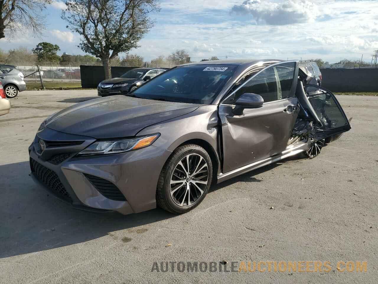 4T1B11HK2JU048445 TOYOTA CAMRY 2018