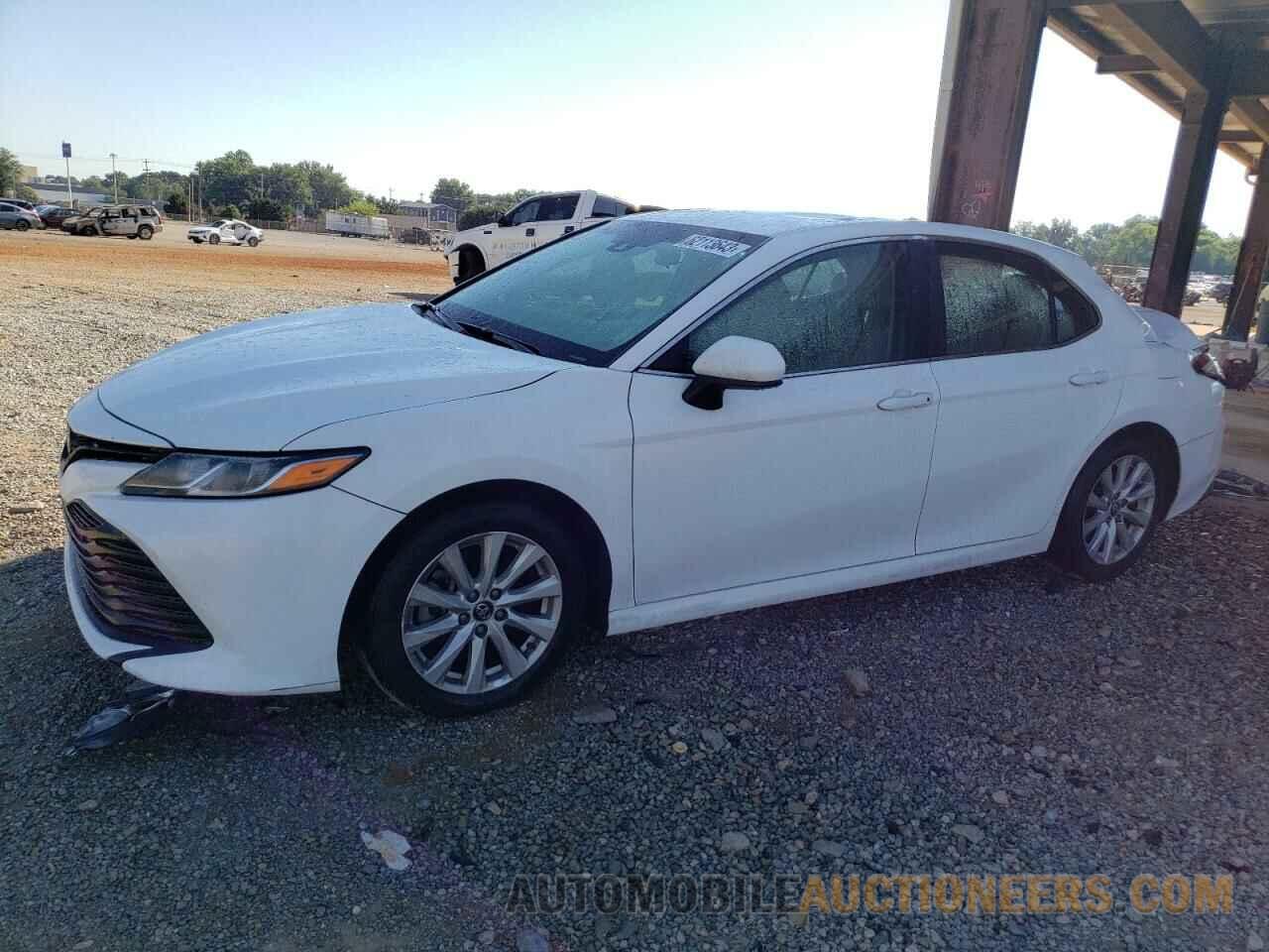 4T1B11HK2JU048509 TOYOTA CAMRY 2018