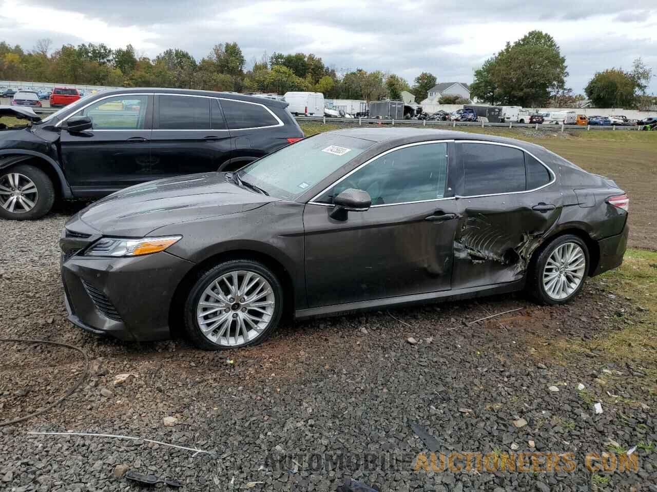 4T1B11HK2JU050700 TOYOTA CAMRY 2018