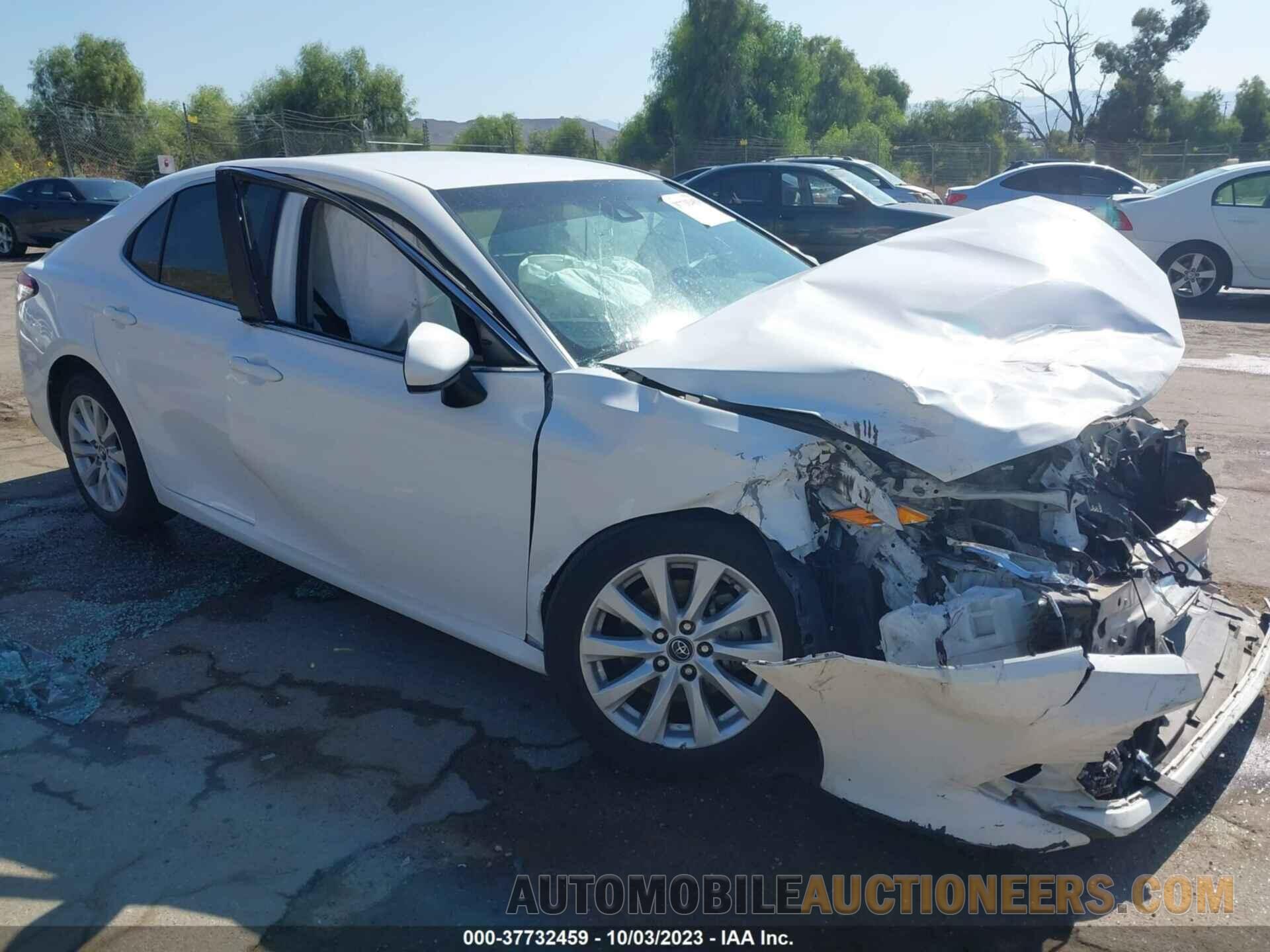 4T1B11HK2JU054472 TOYOTA CAMRY 2018