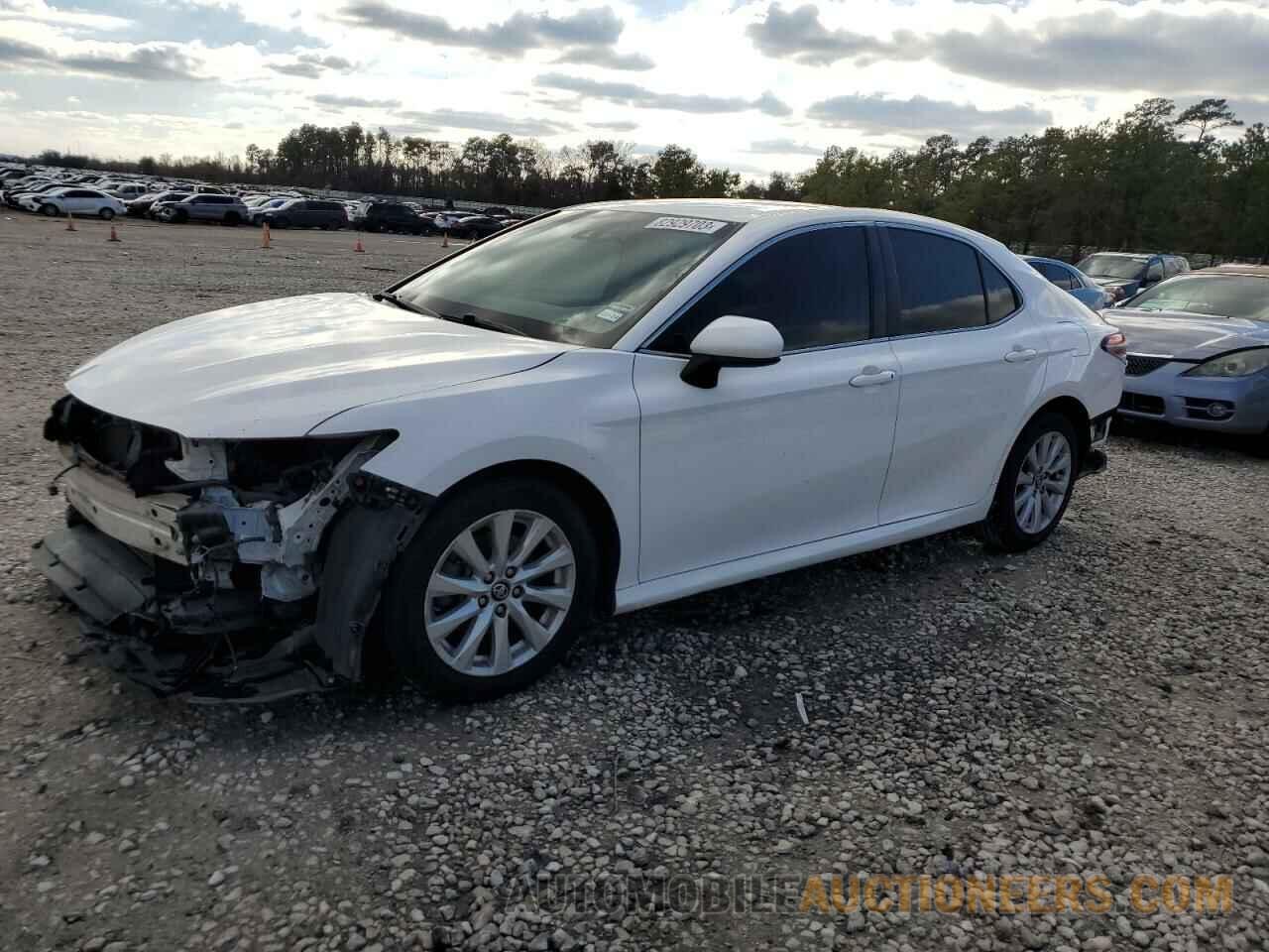 4T1B11HK2JU058909 TOYOTA CAMRY 2018