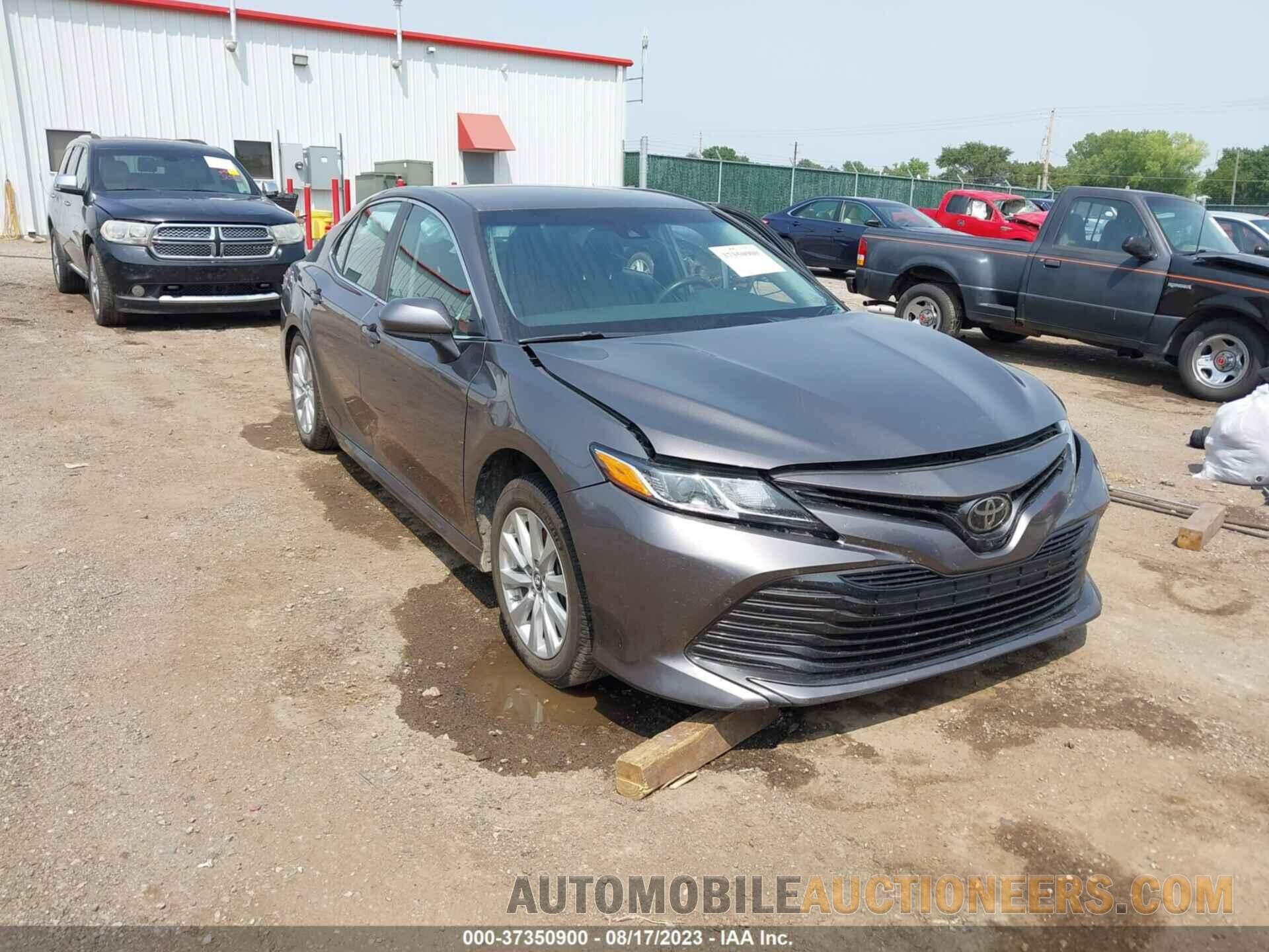 4T1B11HK2JU061230 TOYOTA CAMRY 2018