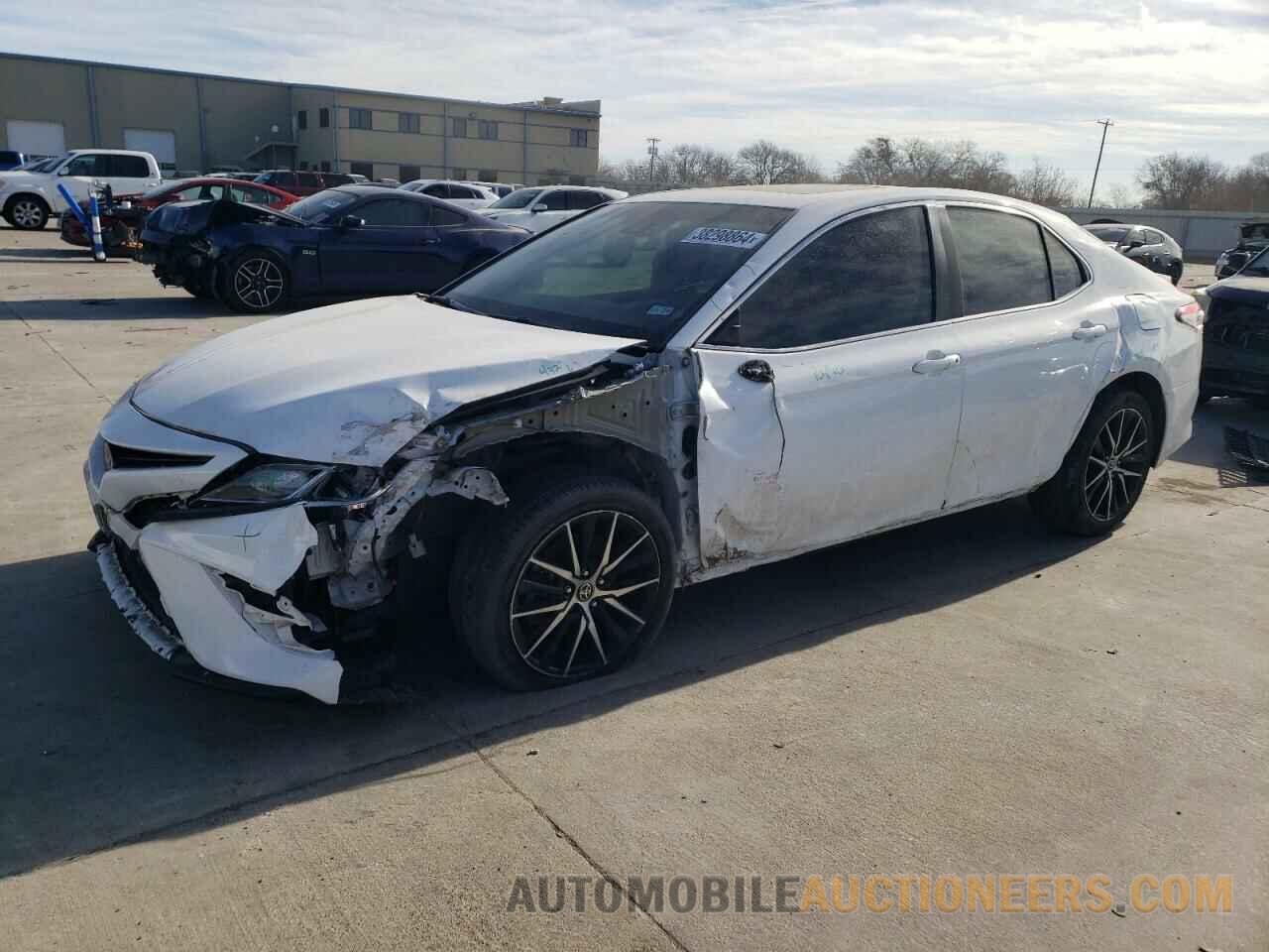 4T1B11HK2JU064225 TOYOTA CAMRY 2018