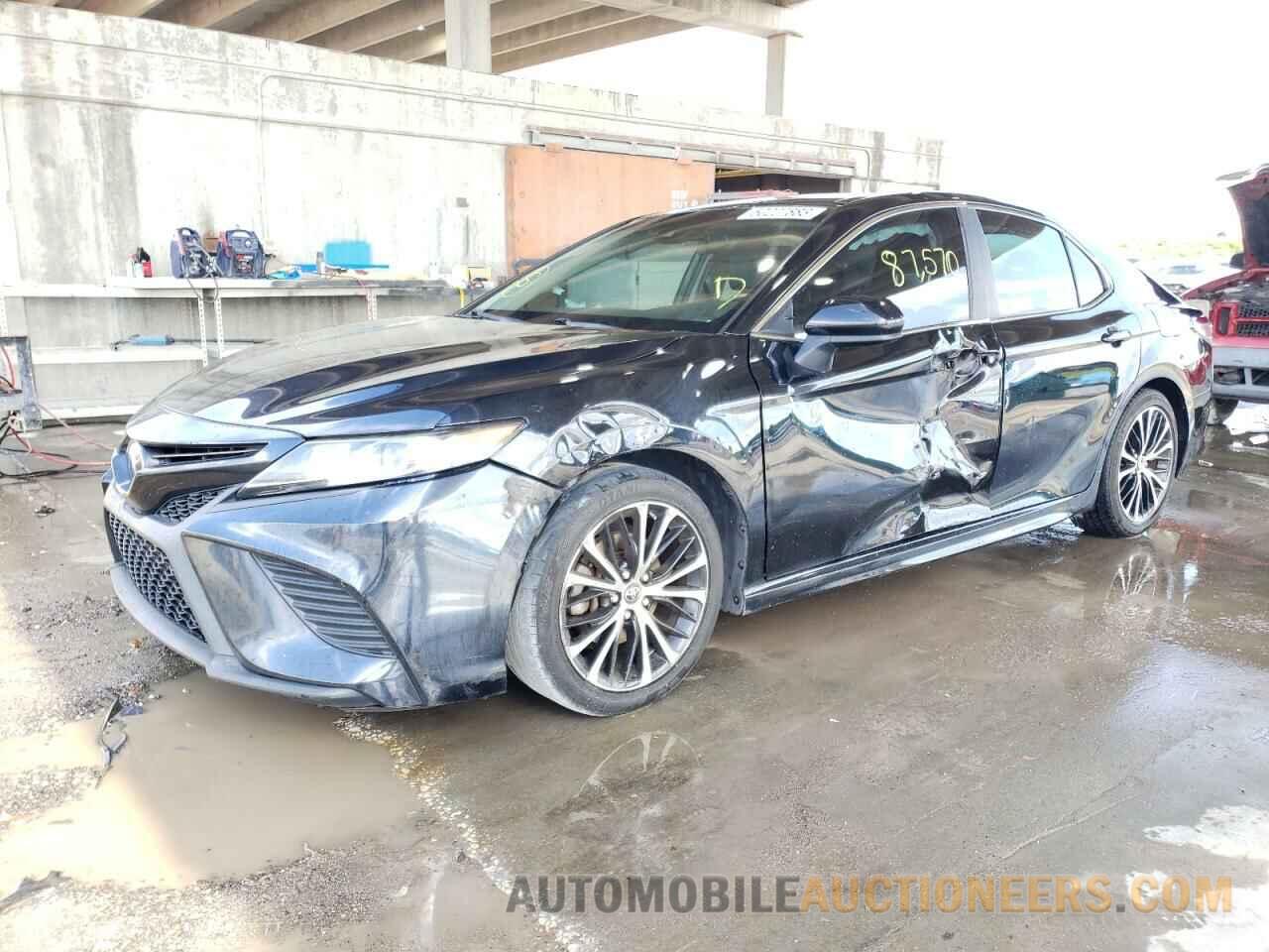 4T1B11HK2JU065830 TOYOTA CAMRY 2018