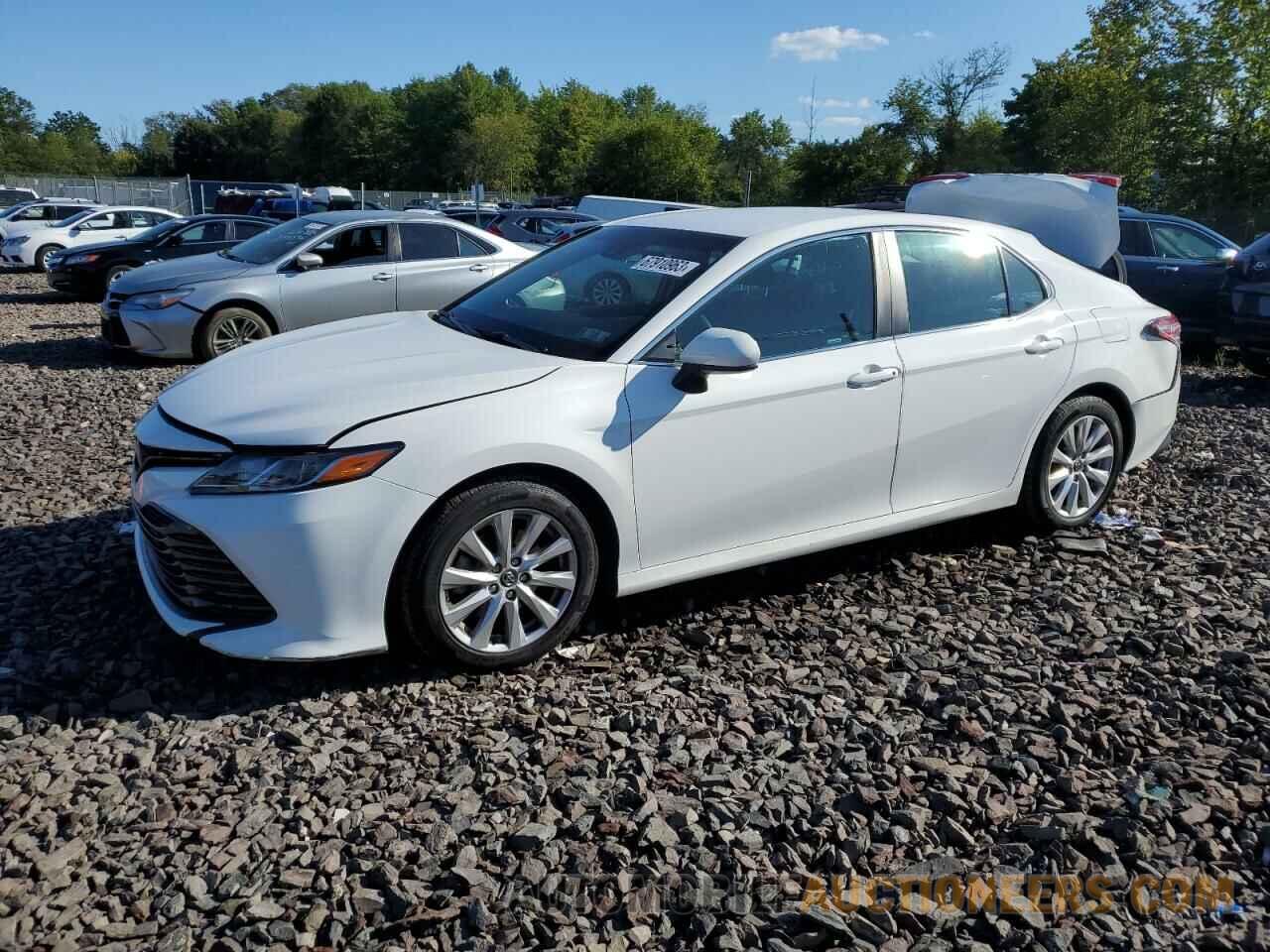 4T1B11HK2JU065942 TOYOTA CAMRY 2018