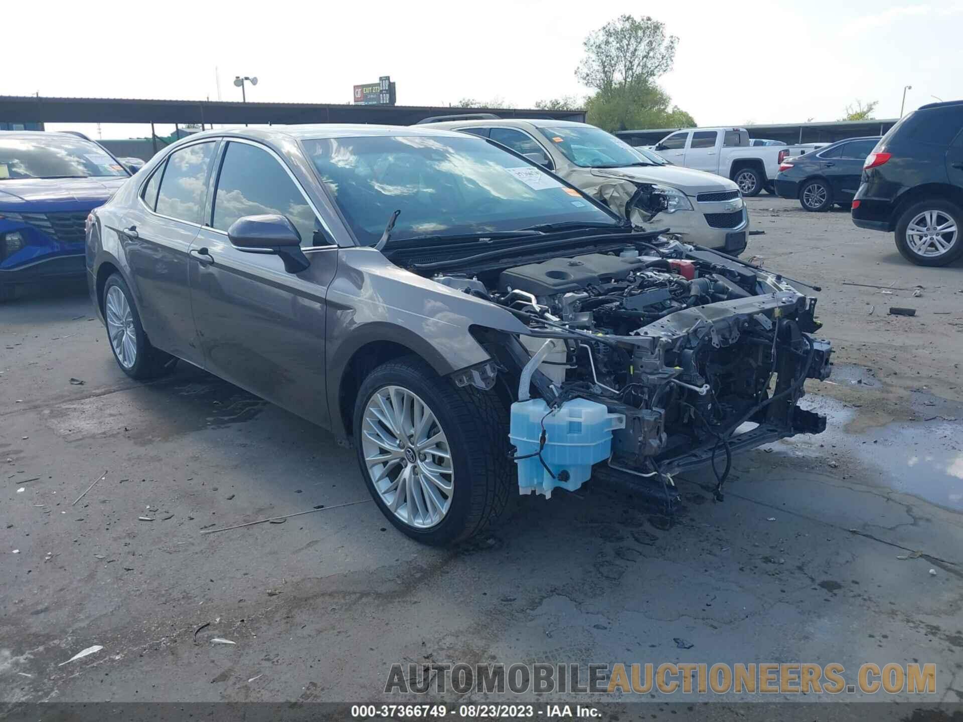 4T1B11HK2JU068727 TOYOTA CAMRY 2018