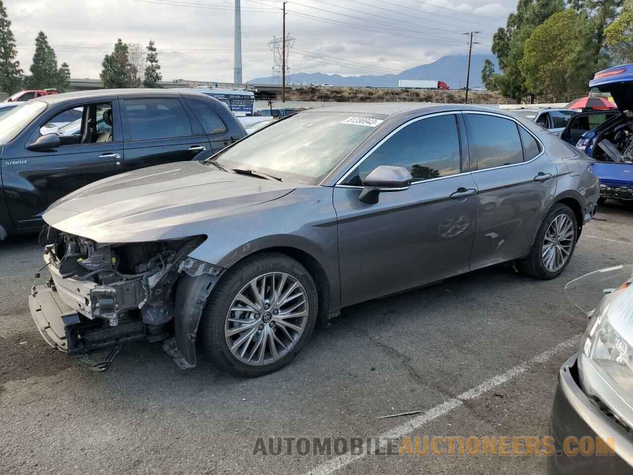 4T1B11HK2JU068792 TOYOTA CAMRY 2018