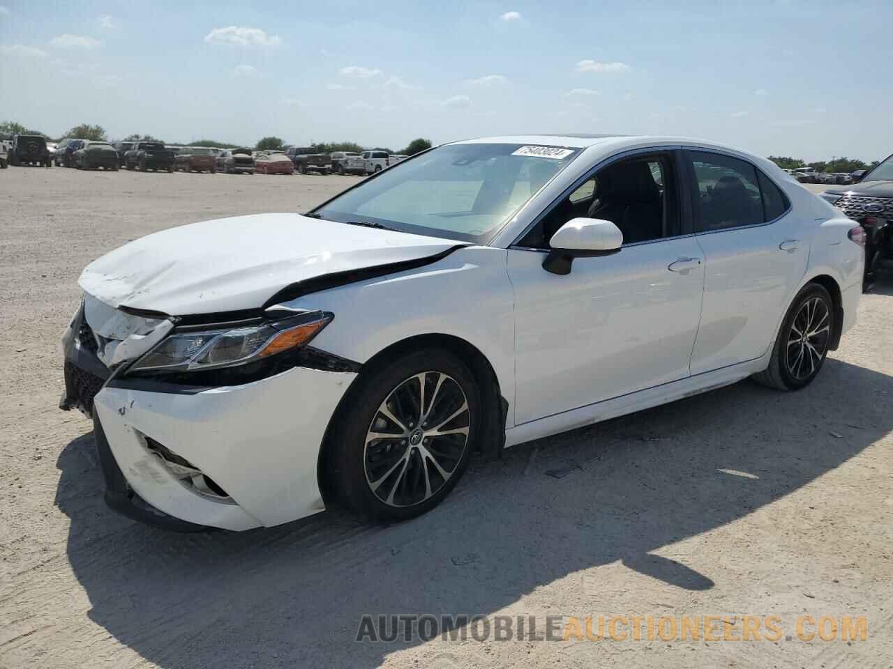 4T1B11HK2JU069165 TOYOTA CAMRY 2018