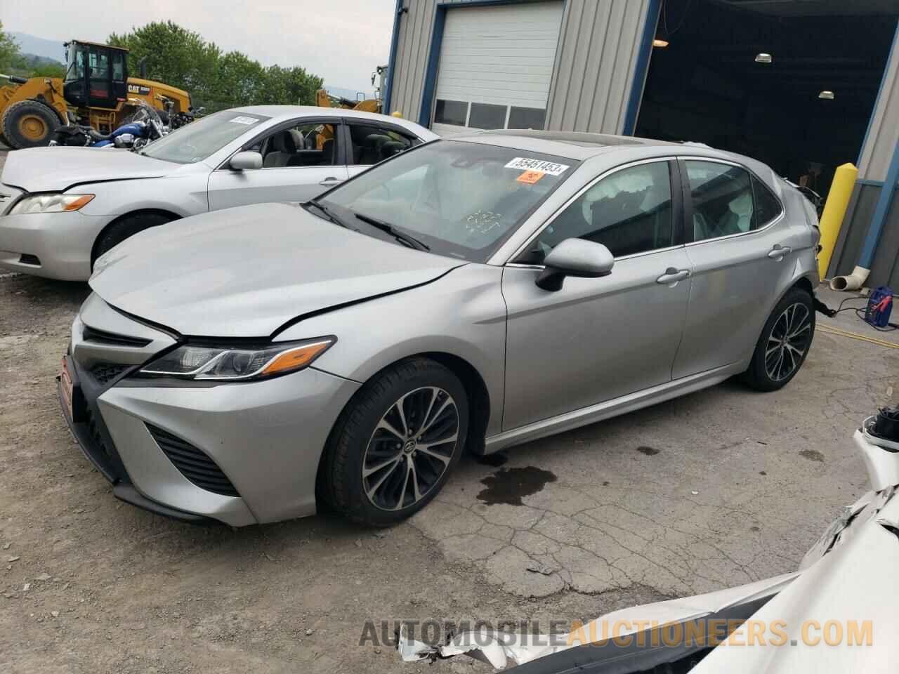 4T1B11HK2JU070428 TOYOTA CAMRY 2018