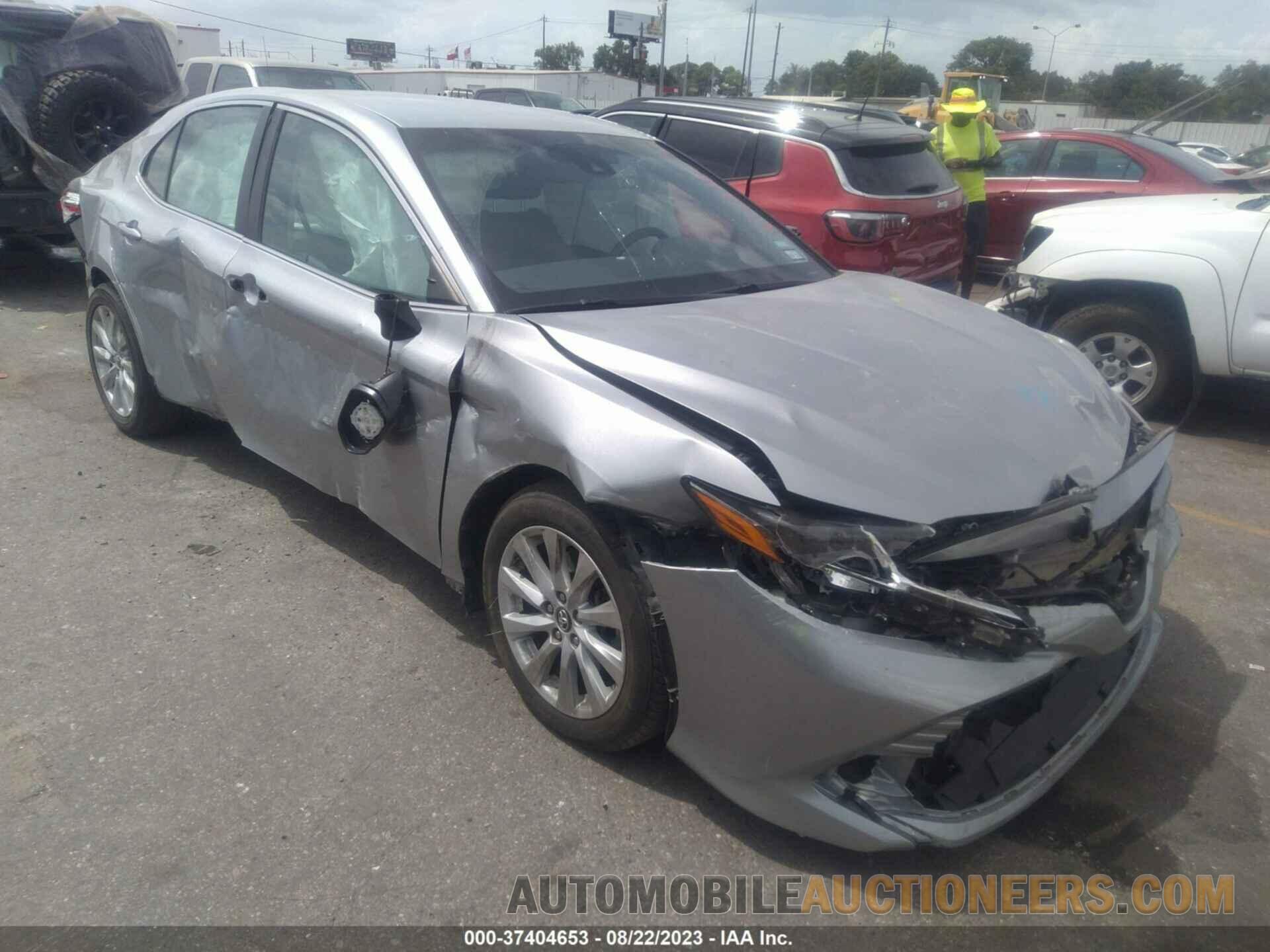 4T1B11HK2JU075371 TOYOTA CAMRY 2018