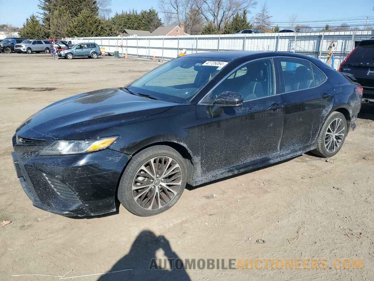 4T1B11HK2JU077380 TOYOTA CAMRY 2018