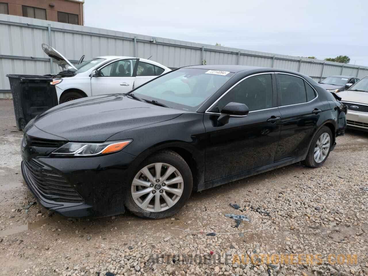 4T1B11HK2JU079677 TOYOTA CAMRY 2018