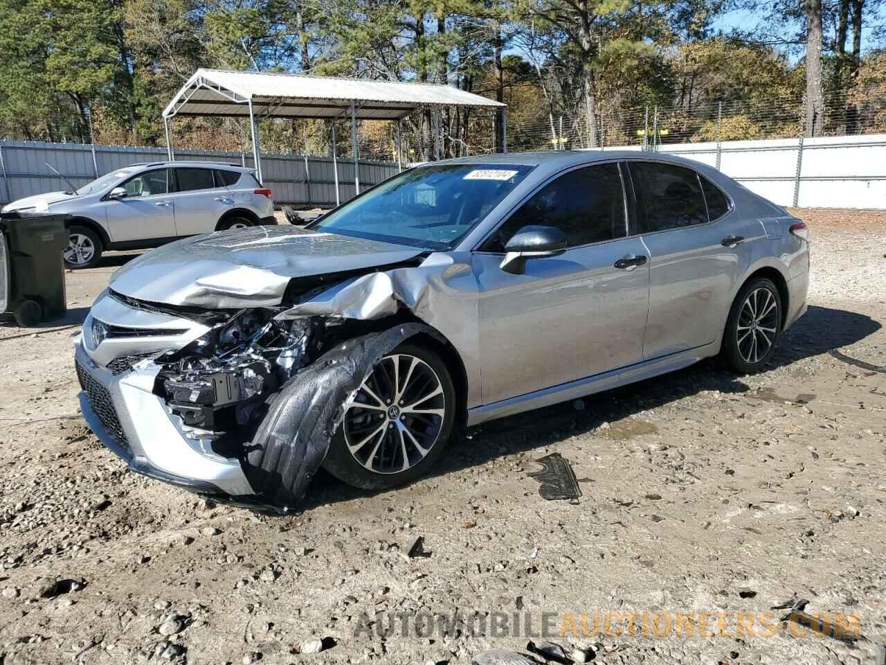 4T1B11HK2JU080490 TOYOTA CAMRY 2018