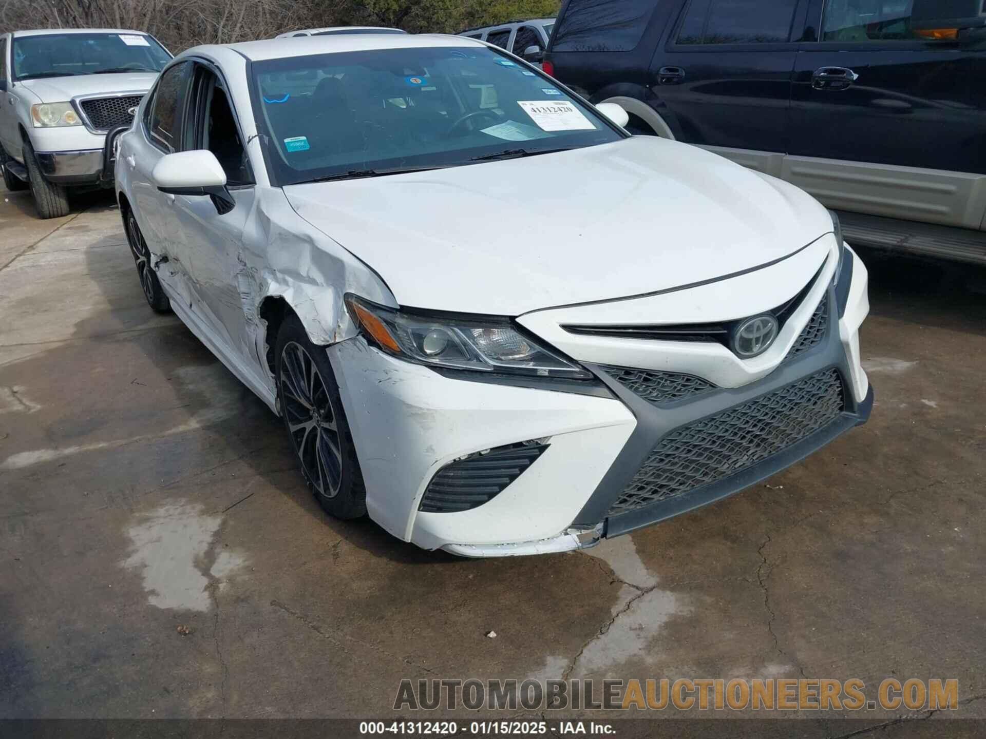 4T1B11HK2JU081803 TOYOTA CAMRY 2018