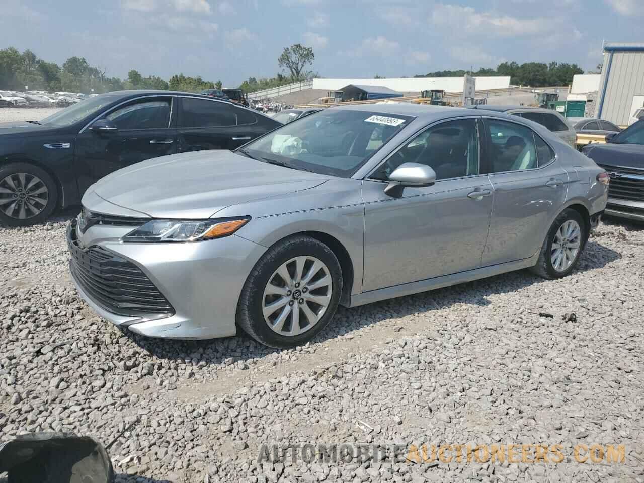 4T1B11HK2JU083731 TOYOTA CAMRY 2018