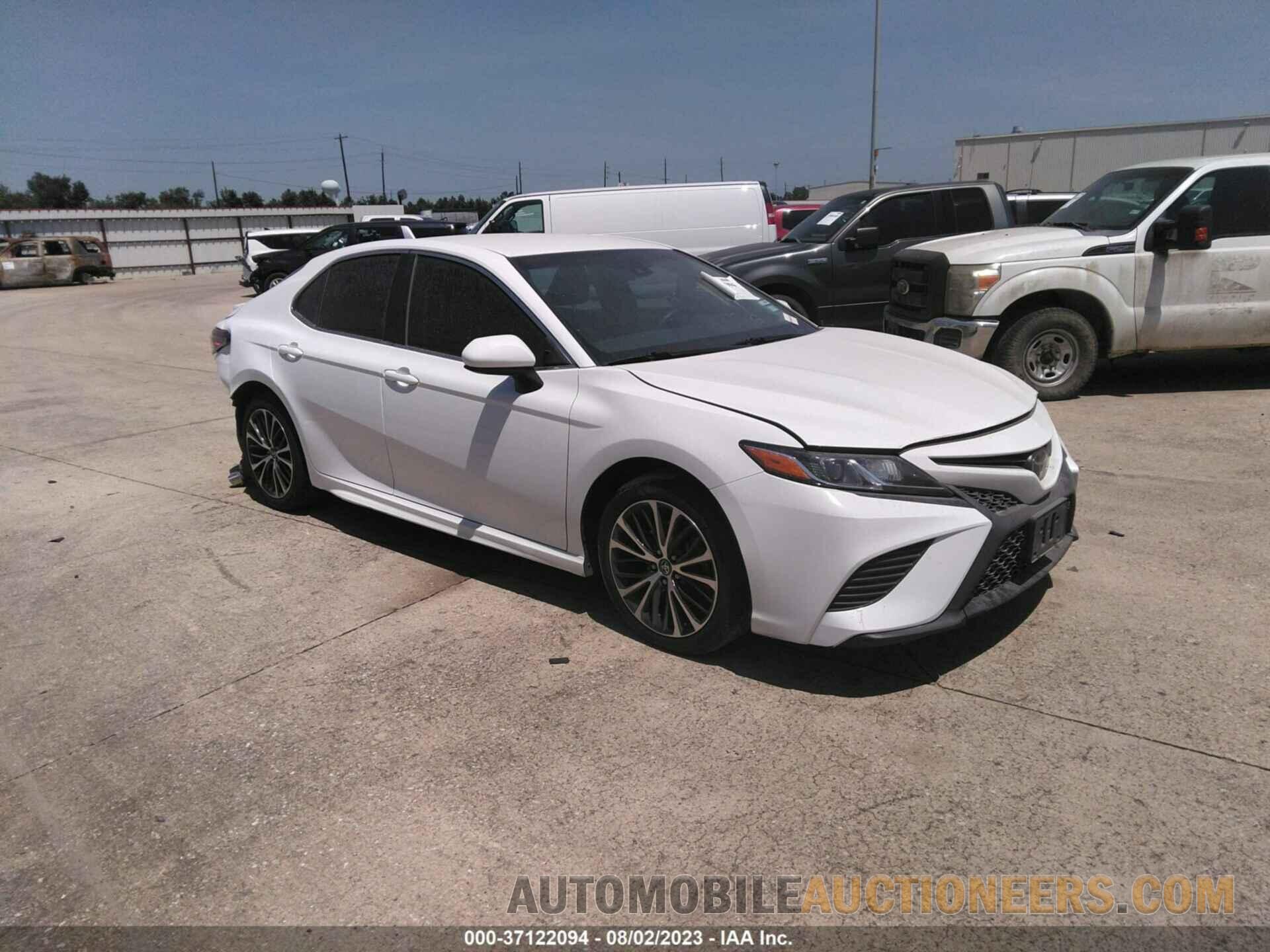 4T1B11HK2JU084796 TOYOTA CAMRY 2018