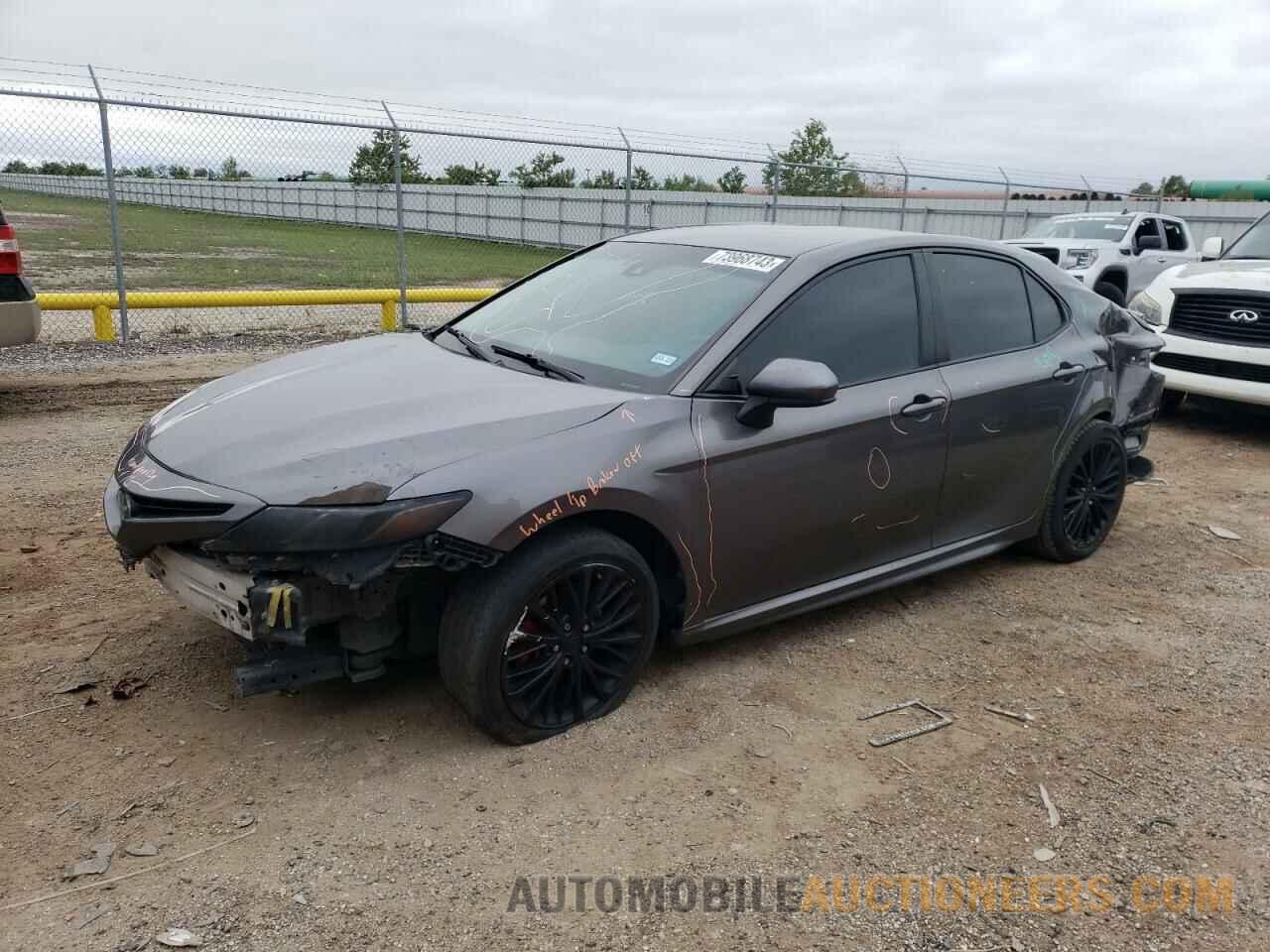 4T1B11HK2JU085415 TOYOTA CAMRY 2018