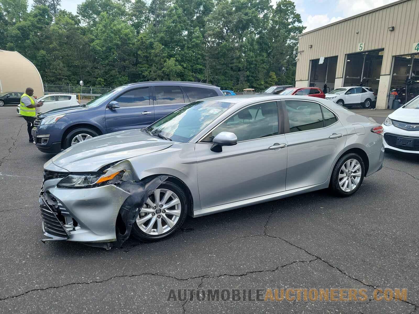 4T1B11HK2JU087715 Toyota Camry 2018