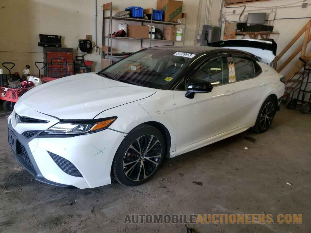 4T1B11HK2JU094888 TOYOTA CAMRY 2018