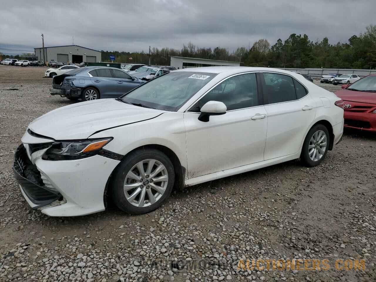 4T1B11HK2JU095720 TOYOTA CAMRY 2018