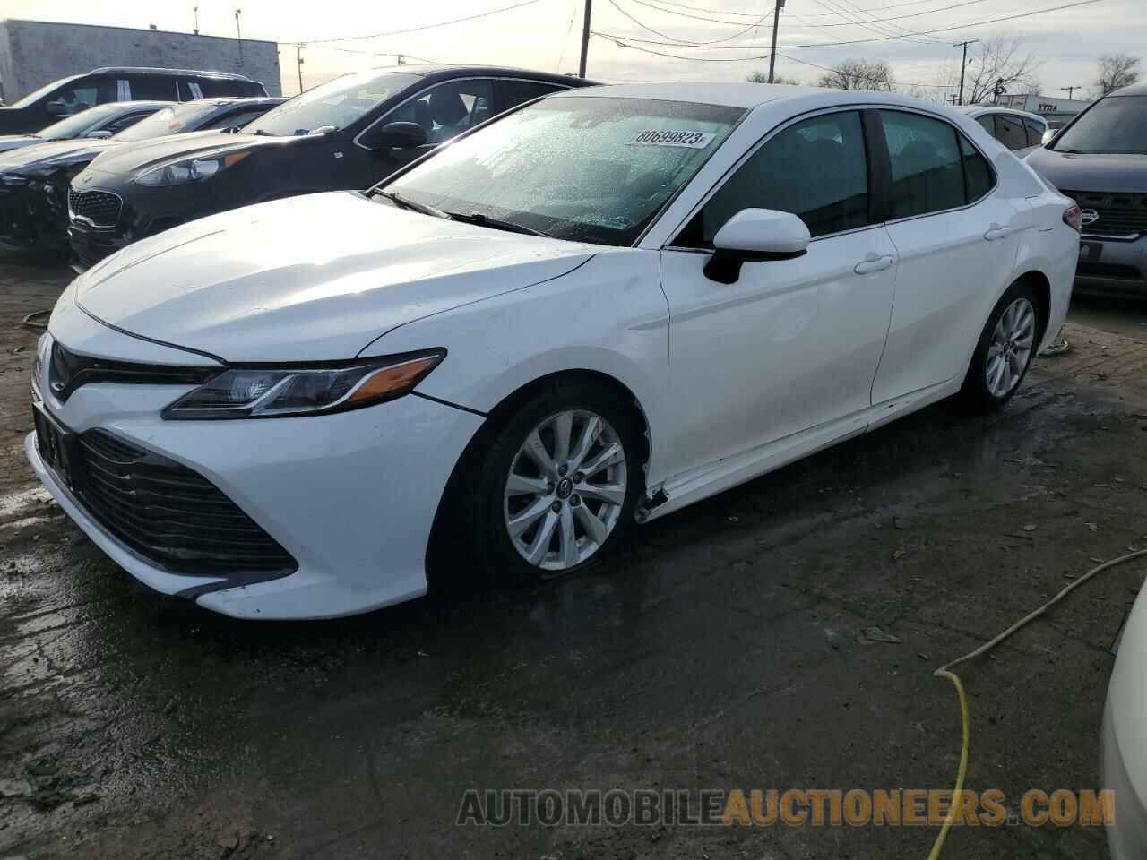 4T1B11HK2JU096561 TOYOTA CAMRY 2018