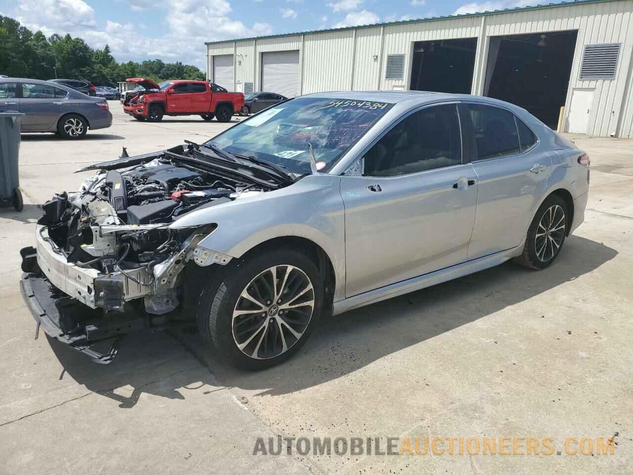 4T1B11HK2JU097581 TOYOTA CAMRY 2018