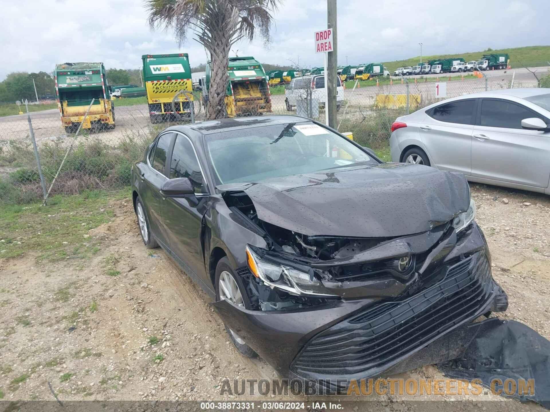 4T1B11HK2JU099170 TOYOTA CAMRY 2018