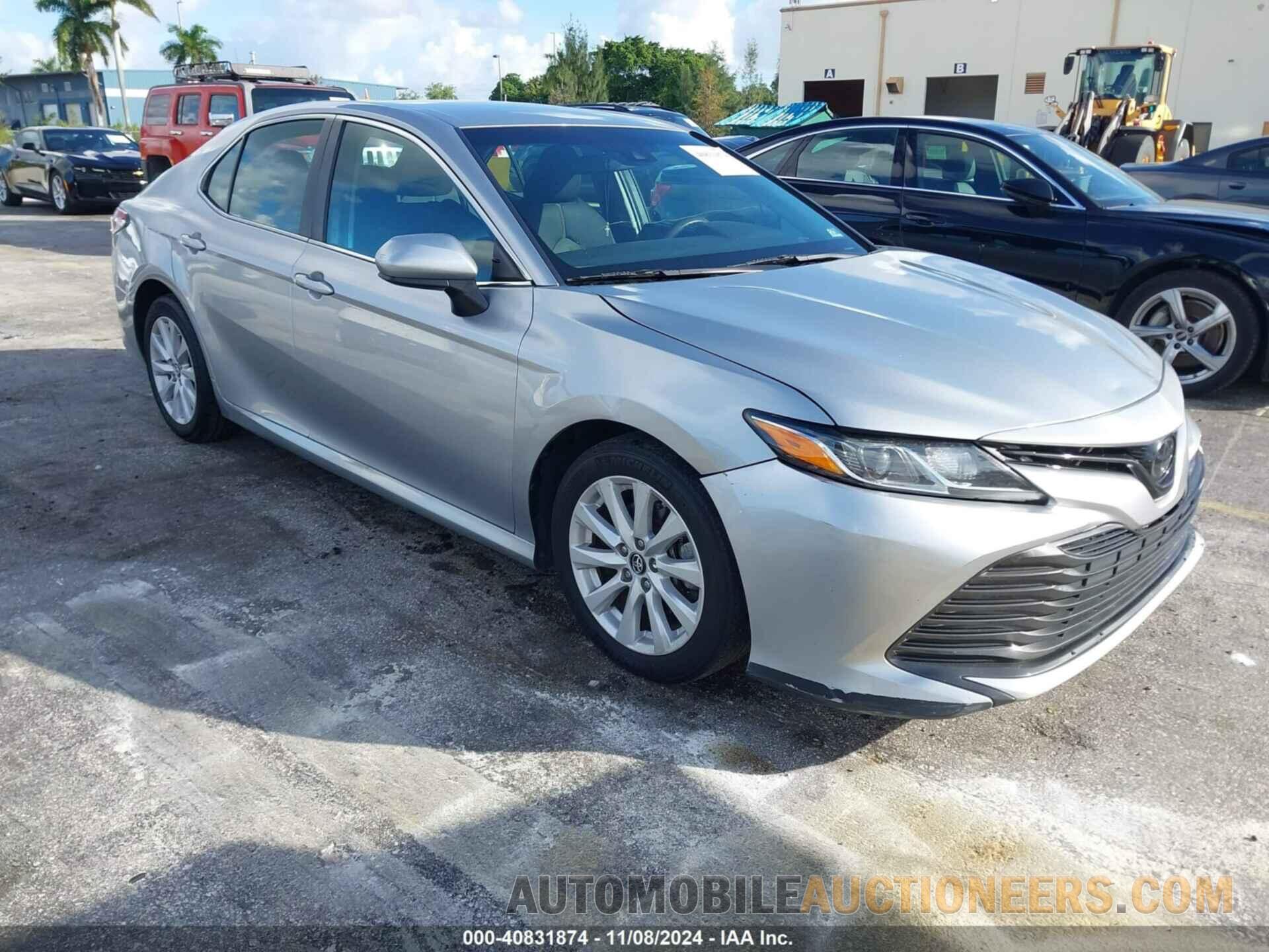 4T1B11HK2JU099833 TOYOTA CAMRY 2018