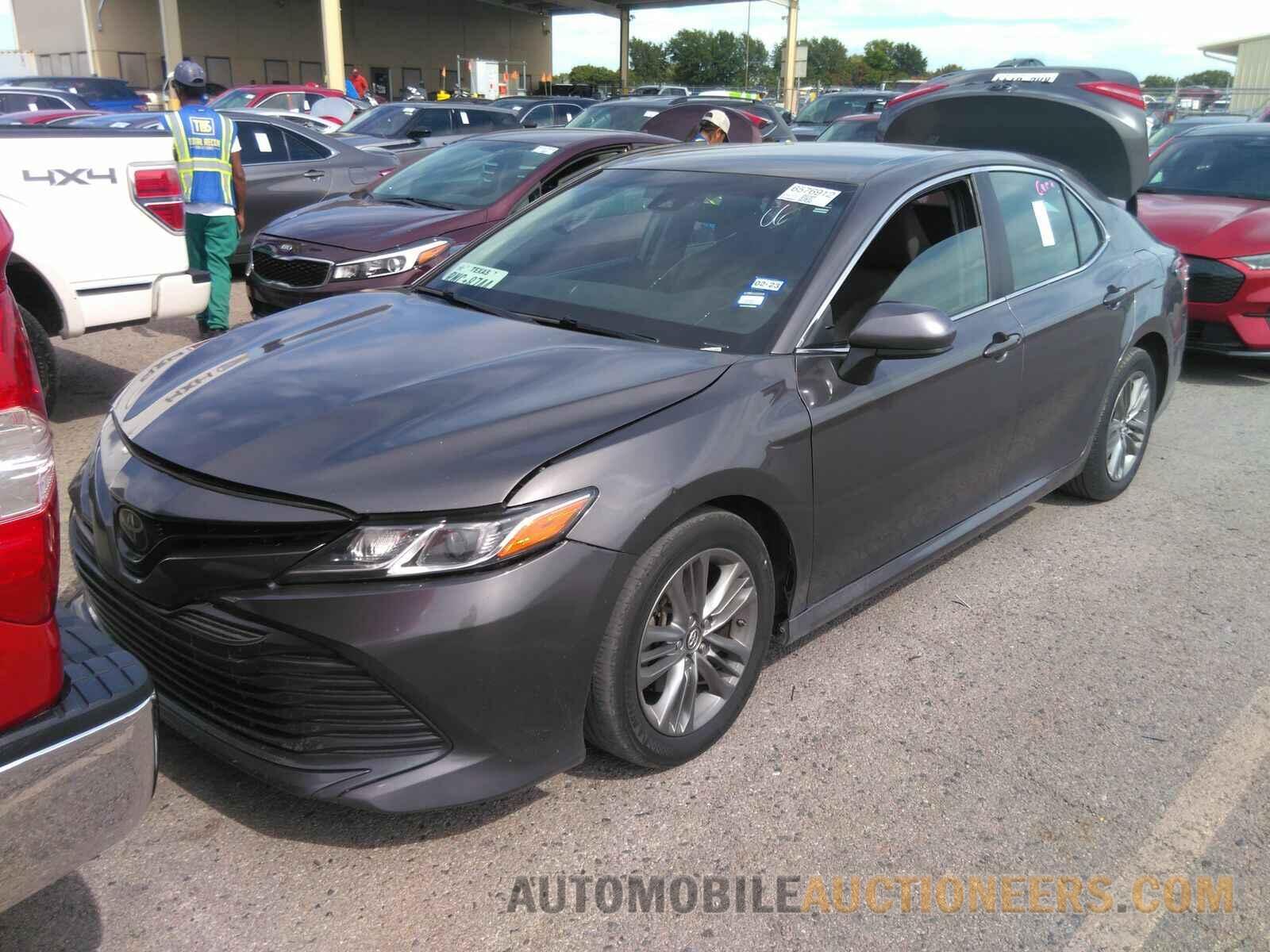 4T1B11HK2JU100320 Toyota Camry LE 2018