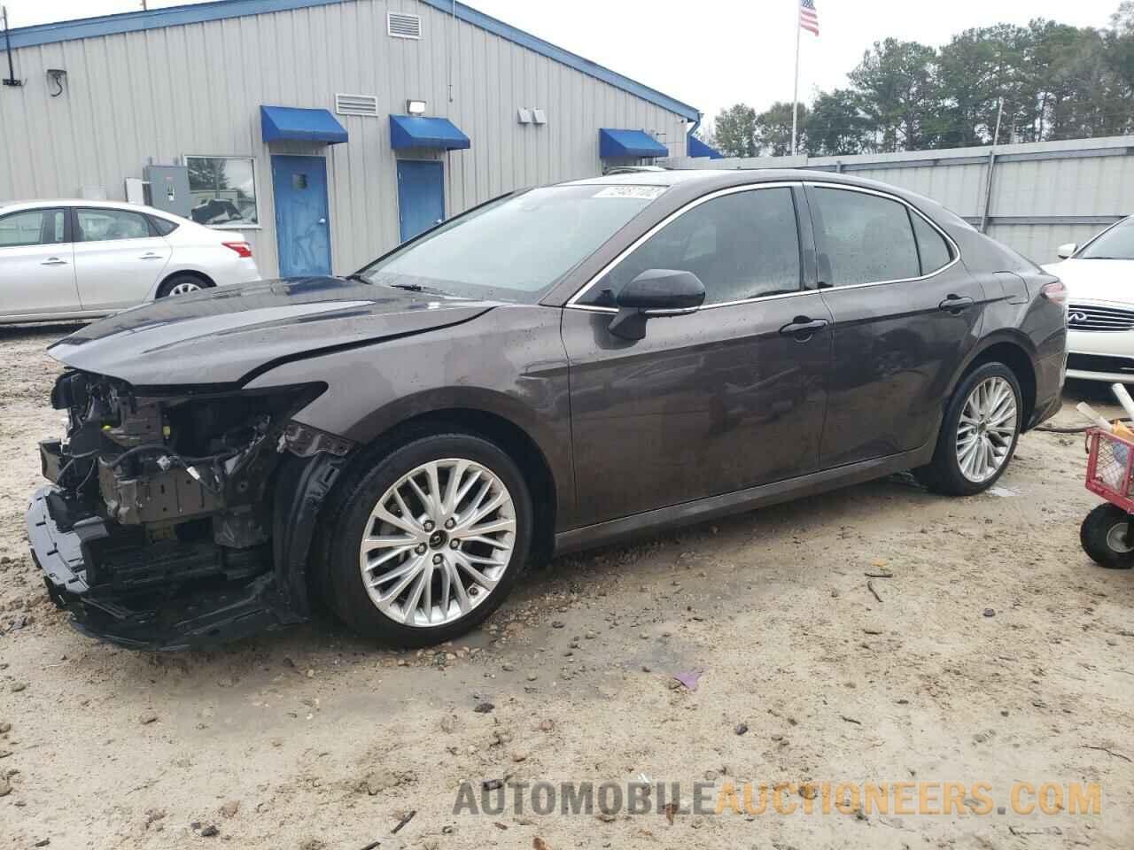 4T1B11HK2JU101533 TOYOTA CAMRY 2018