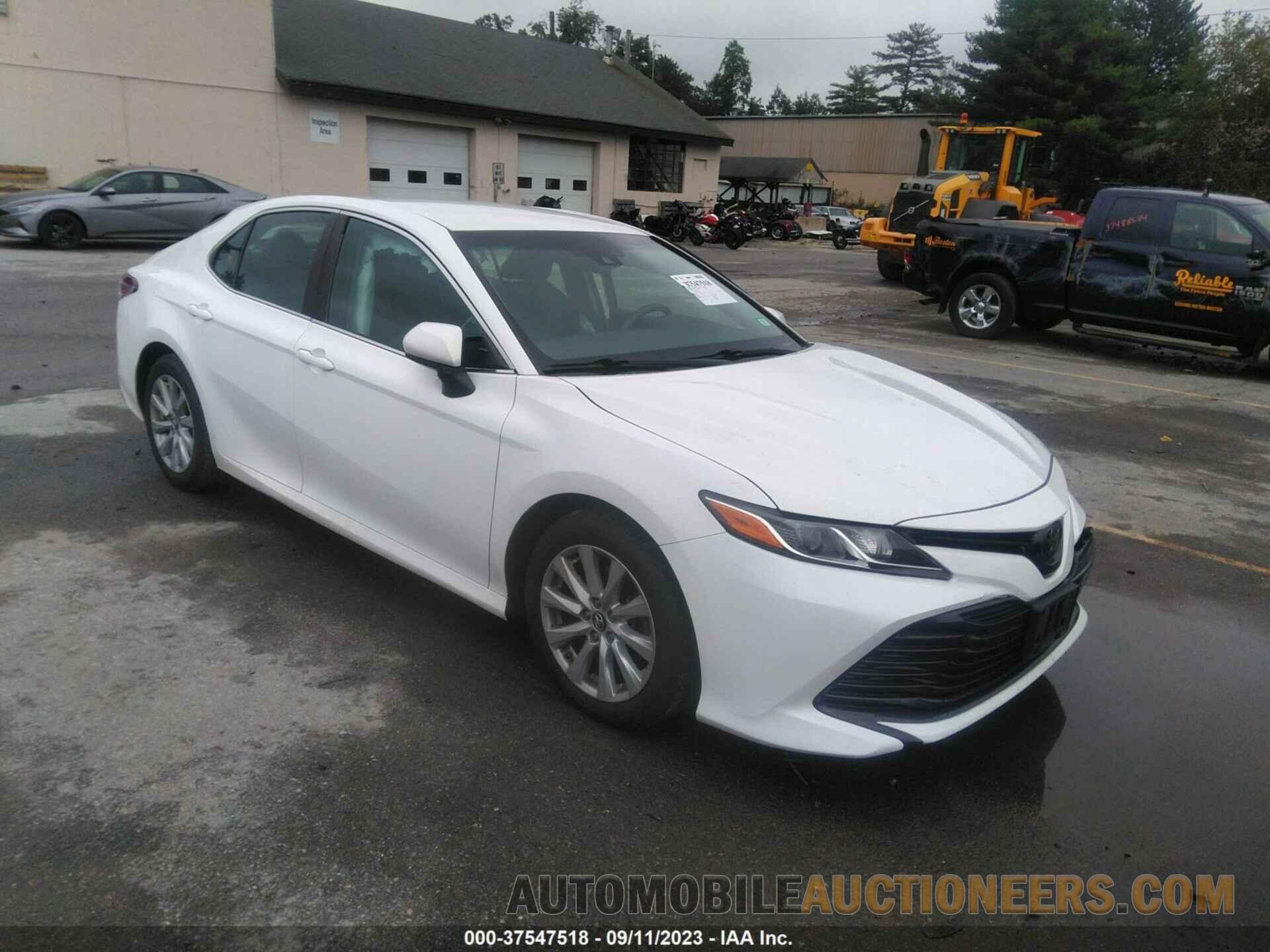 4T1B11HK2JU102536 TOYOTA CAMRY 2018