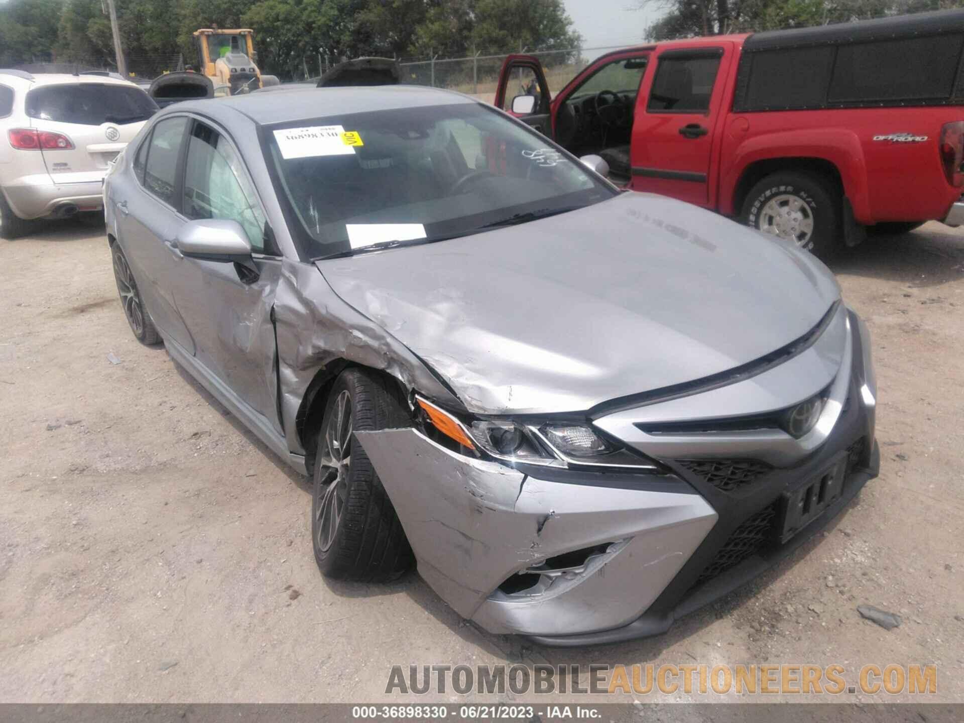 4T1B11HK2JU102956 TOYOTA CAMRY 2018