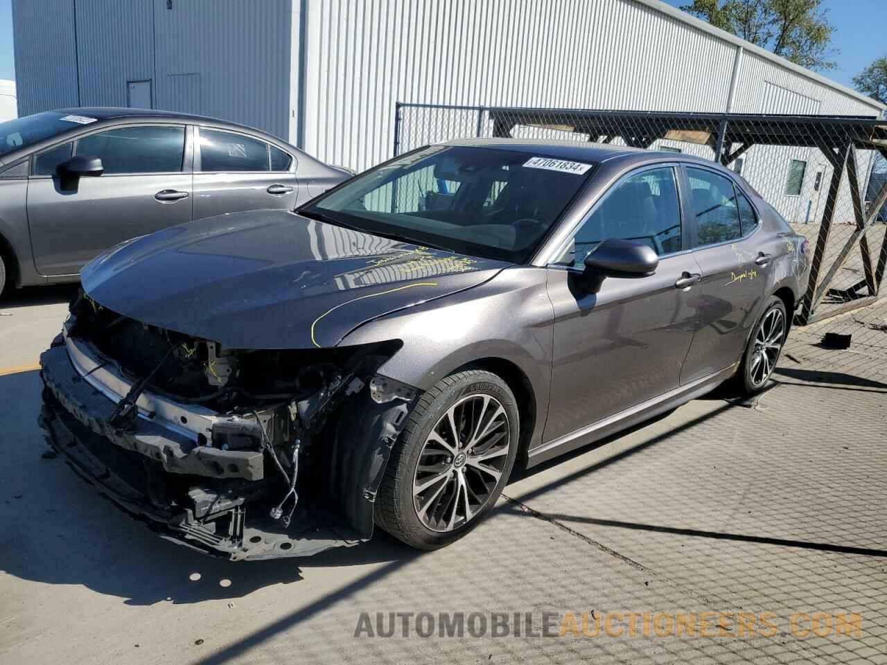 4T1B11HK2JU104187 TOYOTA CAMRY 2018