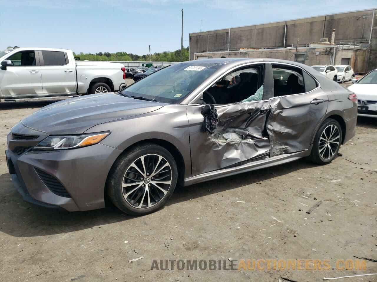 4T1B11HK2JU104271 TOYOTA CAMRY 2018