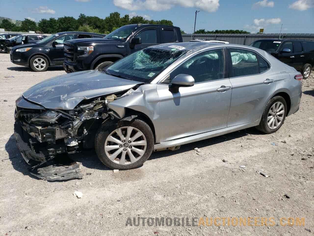 4T1B11HK2JU105100 TOYOTA CAMRY 2018