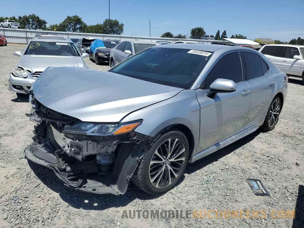 4T1B11HK2JU105453 TOYOTA CAMRY 2018