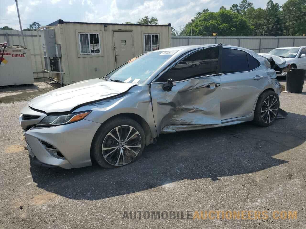 4T1B11HK2JU105873 TOYOTA CAMRY 2018