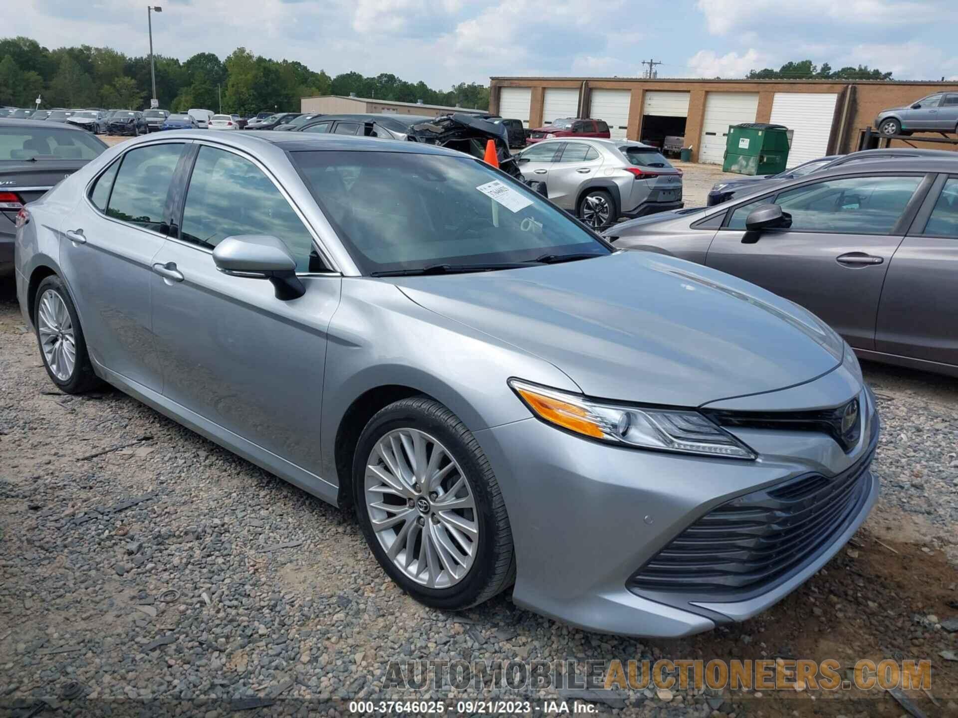 4T1B11HK2JU105887 TOYOTA CAMRY 2018