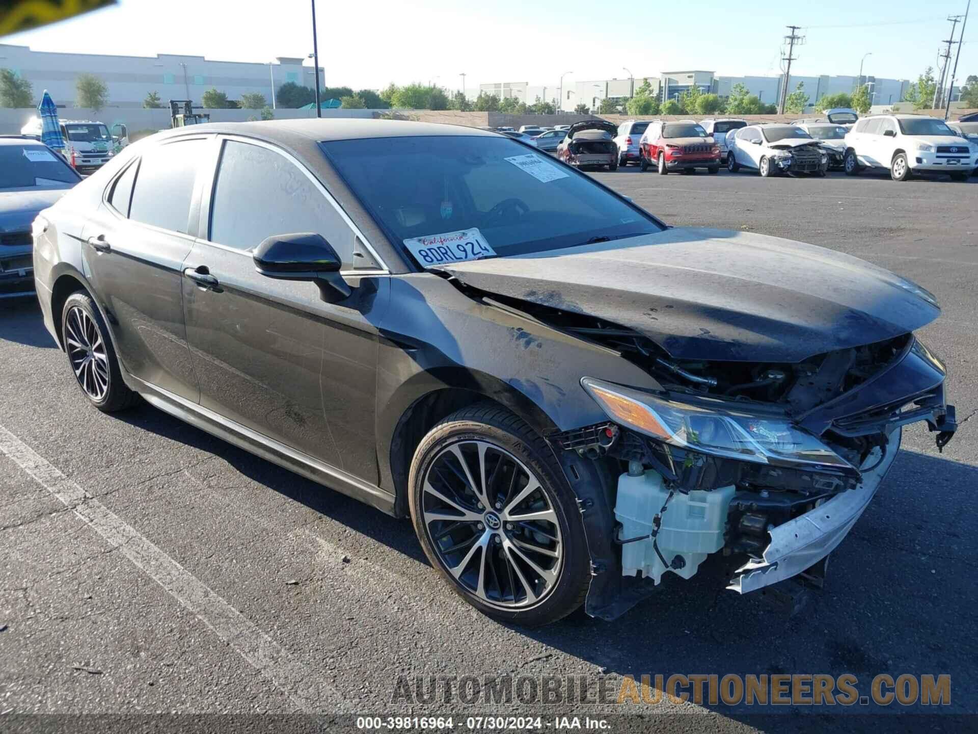 4T1B11HK2JU107106 TOYOTA CAMRY 2018